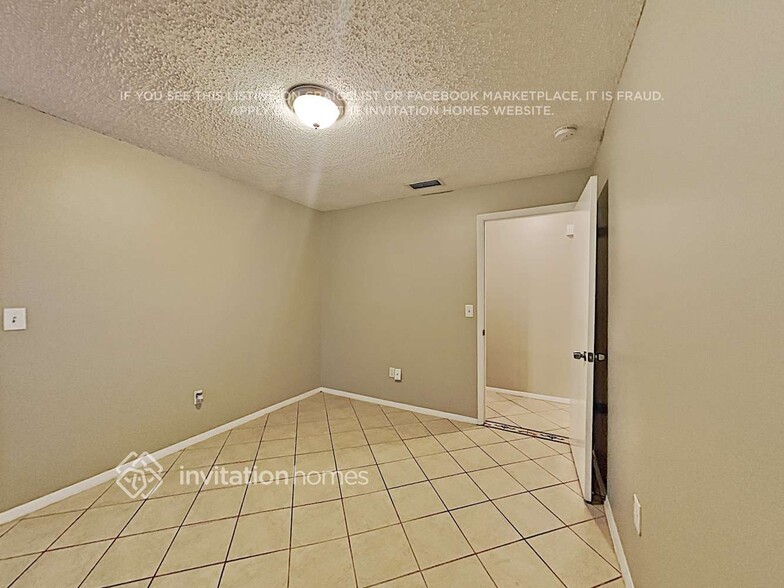 Building Photo - 1410 High Knoll Dr