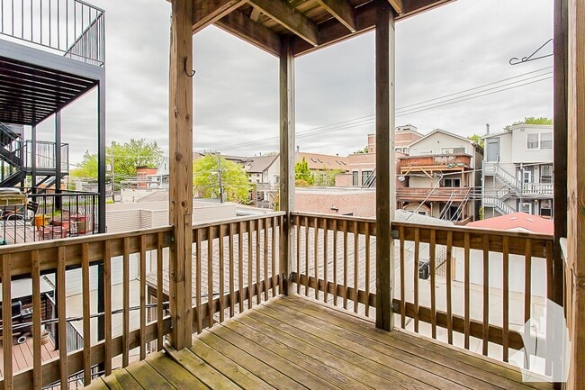 Building Photo - 1326 W Diversey Pkwy