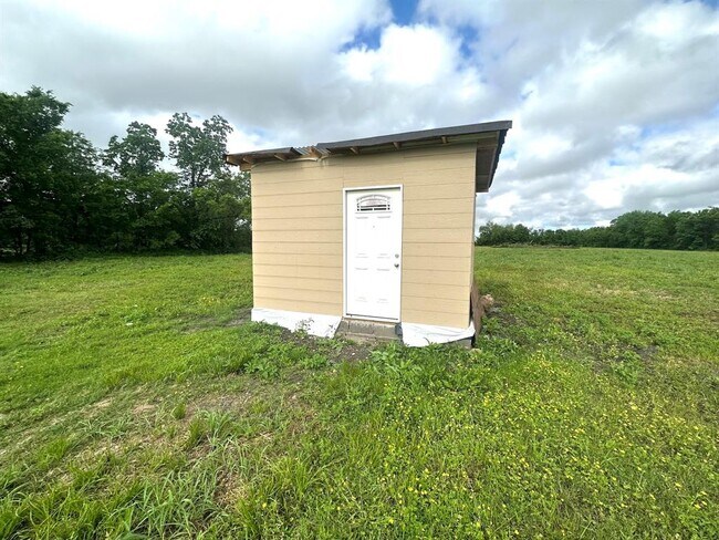 Building Photo - 3806 Old Chocolate Bayou Rd