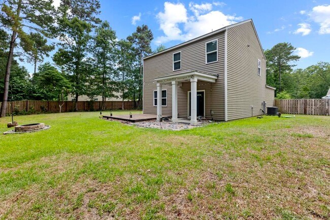 Building Photo - Coastal Living in Sneads Ferry – Open Floor Plan & Cul-de-Sac Lot