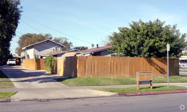 Building Photo - The Bungalows in Costa Mesa