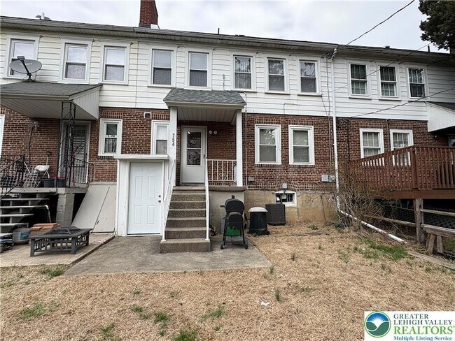 Building Photo - 754 E Washington Ave