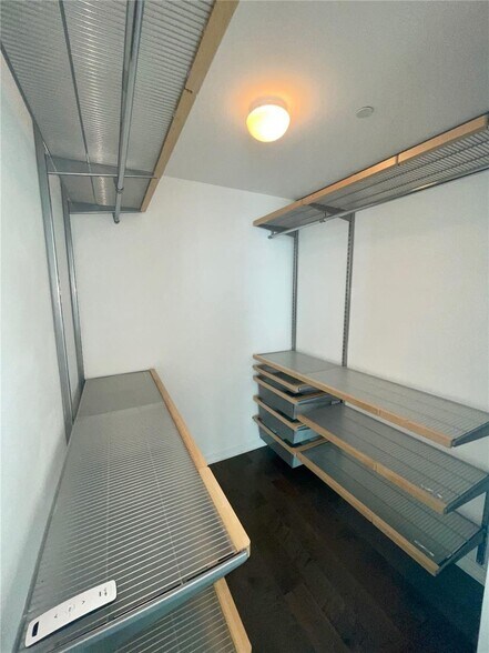 Building Photo - 951 Brickell Ave