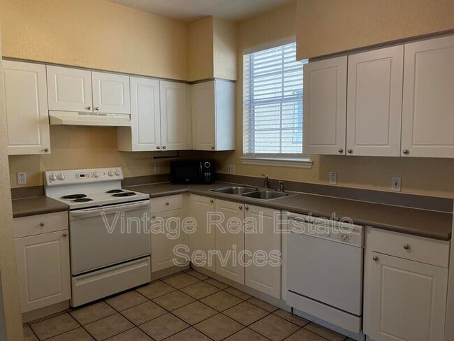 Building Photo - 4007 Sand Palm Ct