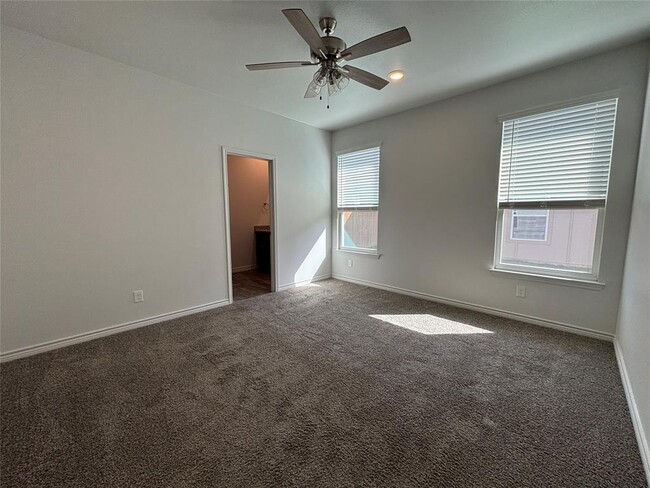 Building Photo - 722 Freedom Cir