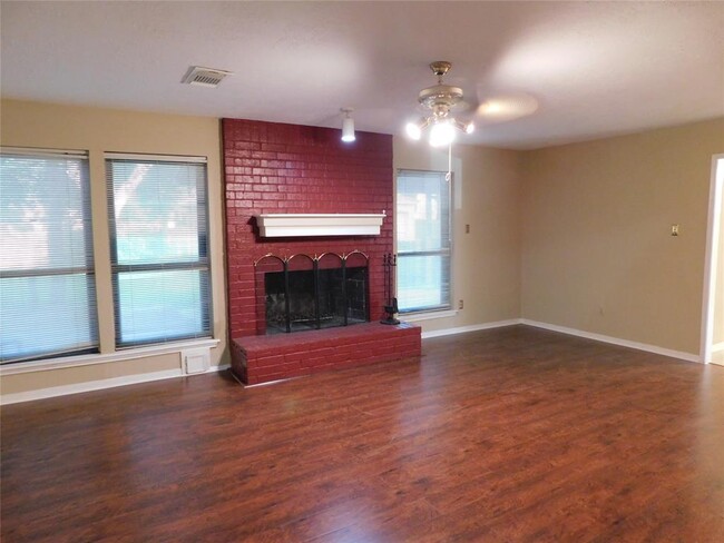 Building Photo - 2711 River Birch Dr