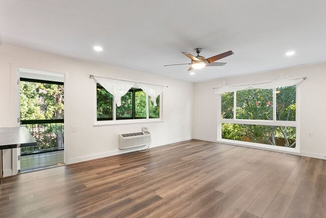 Building Photo - Updated Upper Level One Bedroom Condo in Laguna Woods!