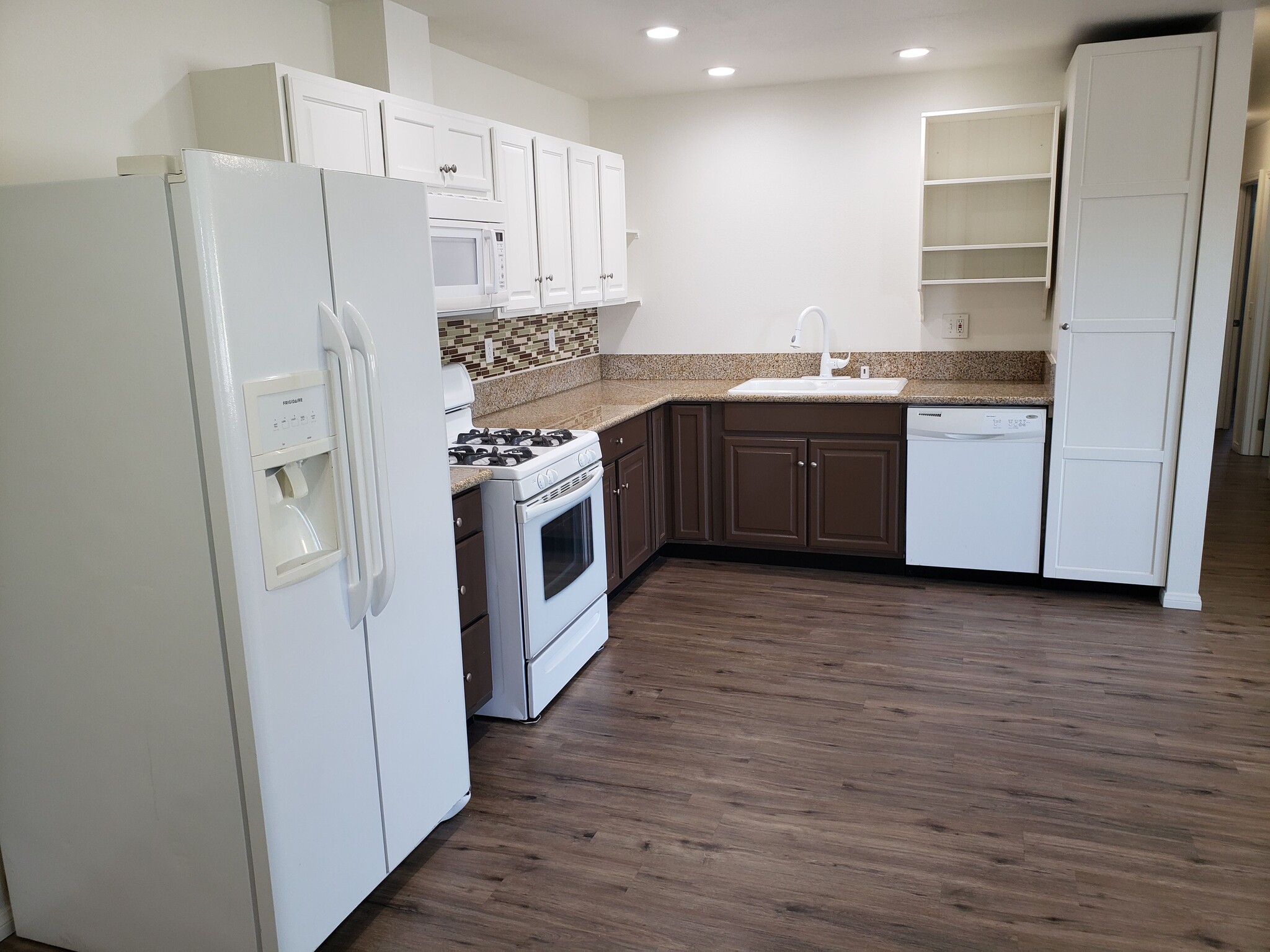 Building Photo - 1261 Victor St