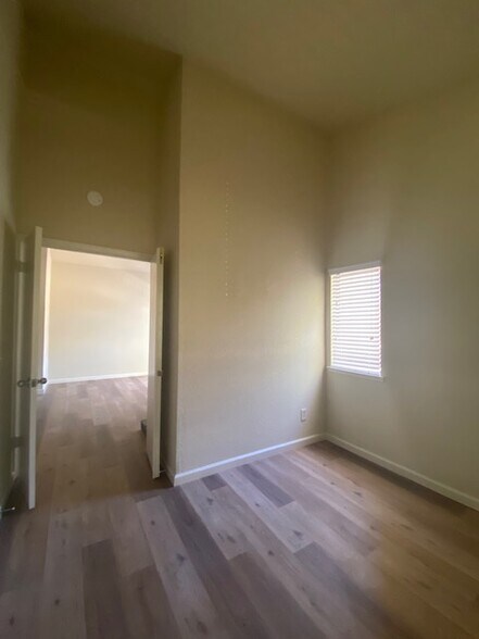 Building Photo - 1504 Woodlake Dr