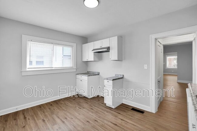 Building Photo - 74 N Powell Ave