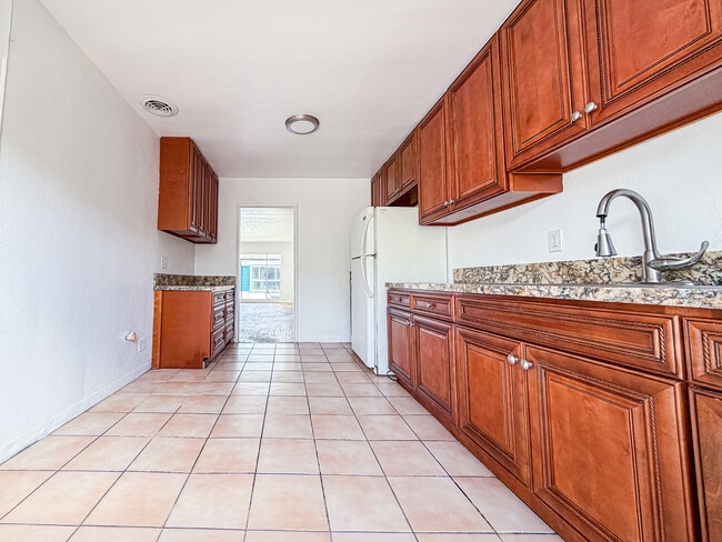 Building Photo - 4024 Palmwood Dr