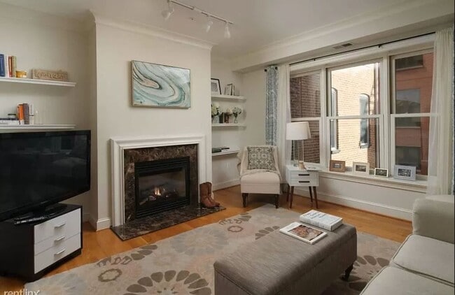 Building Photo - Amazing 2 BR/2 BA Condo in Columbia Heights!