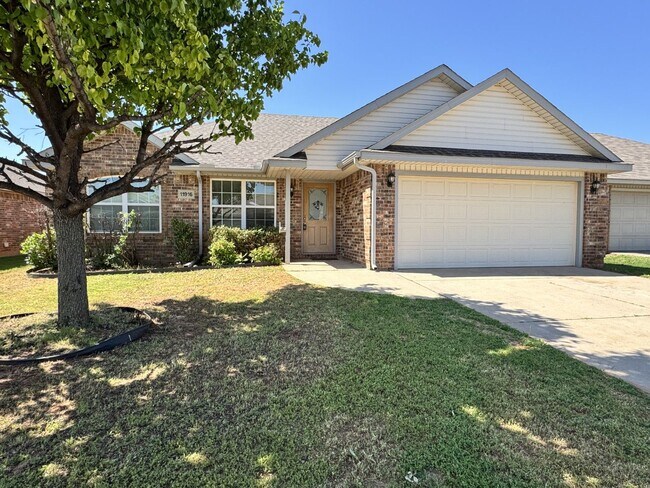 Primary Photo - 3 Bedroom Home in Piedmont with ALL APPLIA...