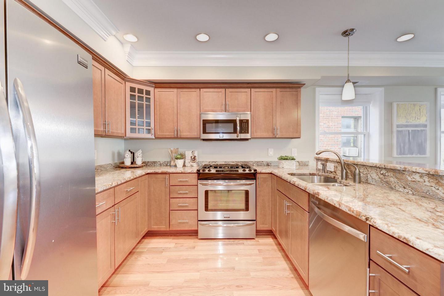 Gourmet kitchen with granite counter tops - 5511 Colorado Ave NW