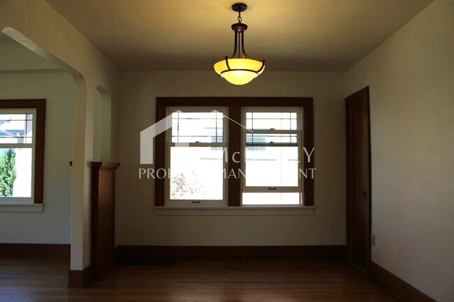 Building Photo - 508 N 11th St