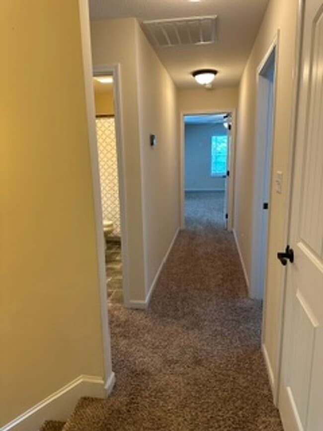 Building Photo - Maryville 37803 - 3 bedroom 2.5 bath home - Call Debra Johnson (865) 591-8281