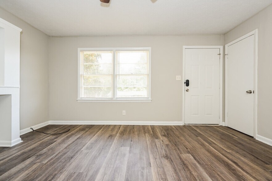 Building Photo - 4902 Gardiner Dr