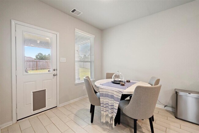 Building Photo - 2277 Forest Chestnut Dr