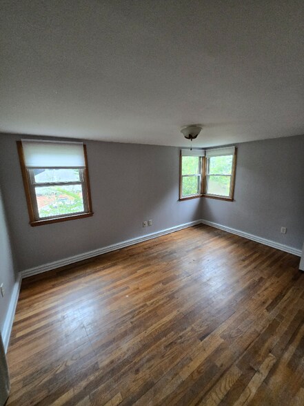 Building Photo - 309 S Shields St
