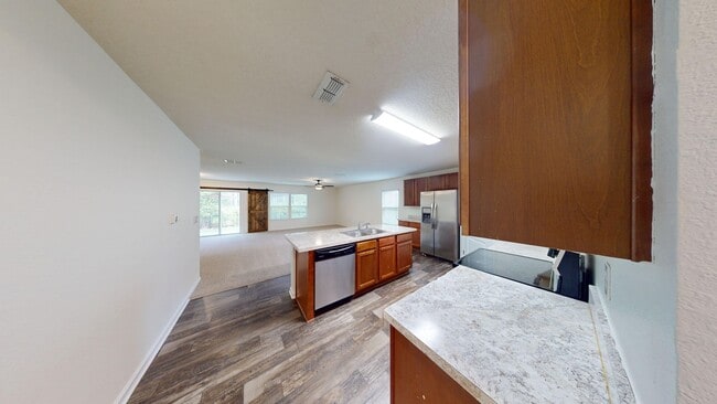 Building Photo - 4/2 Large Family Home In Adams Lake Available Soon!