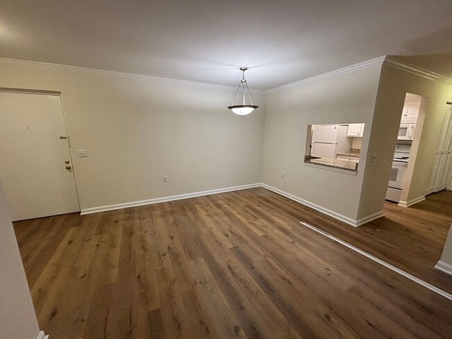 Building Photo - Updated 3Bedroom/2Bathroom - Great Location!