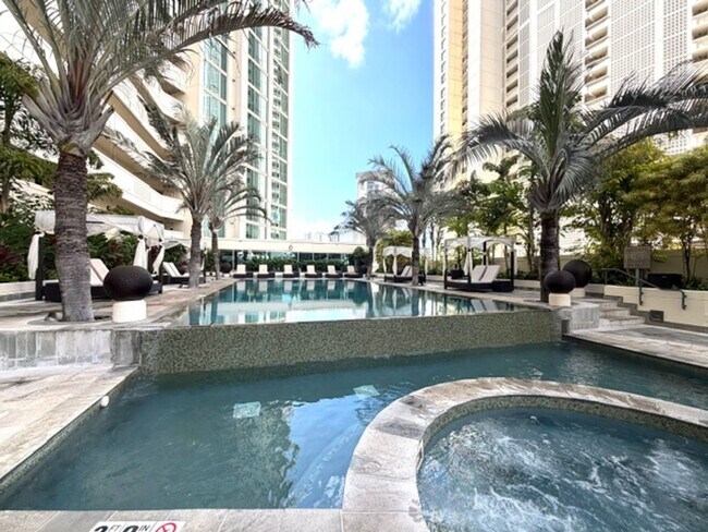 Building Photo - 2 Bedroom, 2 Bathroom, 2 Parking (Allure Waikiki)