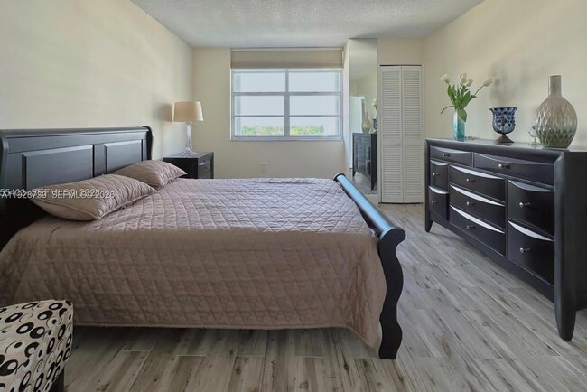 Building Photo - 5701 Collins Ave