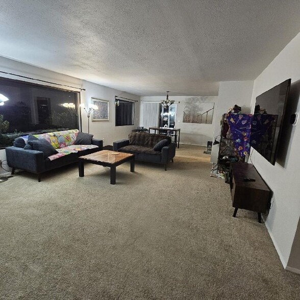 Building Photo - 12370 SW 121st Ave