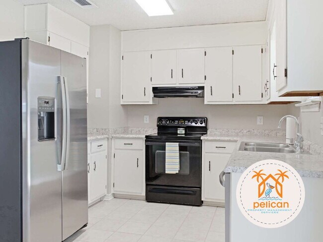 Building Photo - "Charming 3-Bedroom Retreat on Deedra Avenue - Spacious Living at 1325 Sq Ft in Pensacola!"