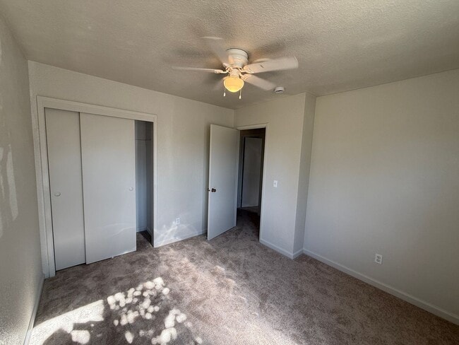Building Photo - Single story home in east Modesto!