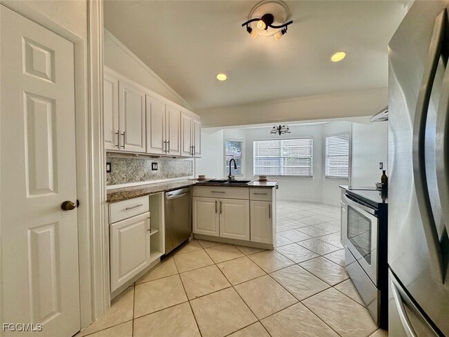 Building Photo - 2306 NE 5th Terrace