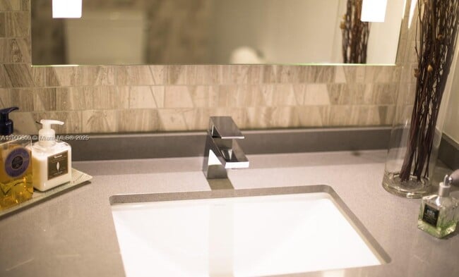 Building Photo - 68 SE 6th St