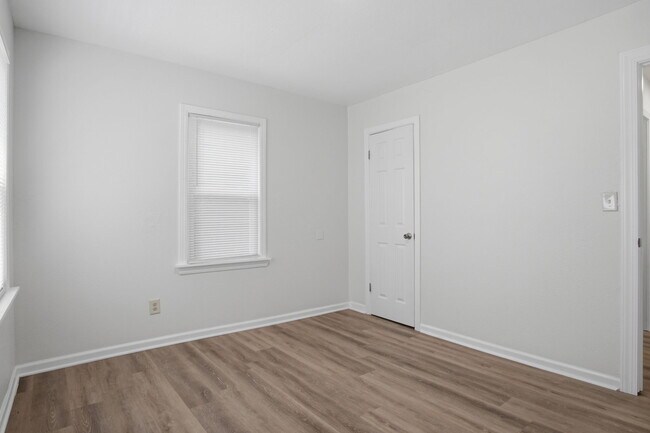 Building Photo - 1237 Staton Dr