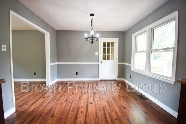 Building Photo - 1733 Swann St