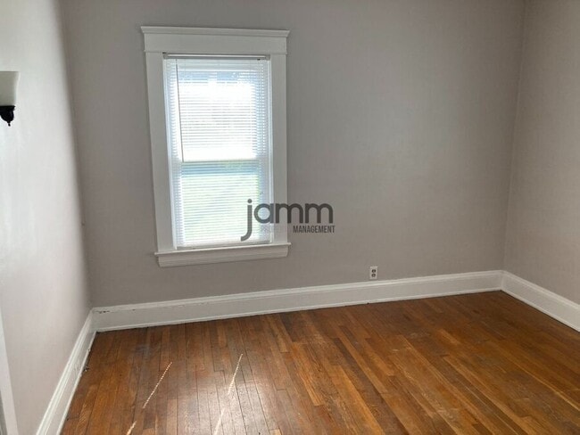 Building Photo - 1285 W 105th St