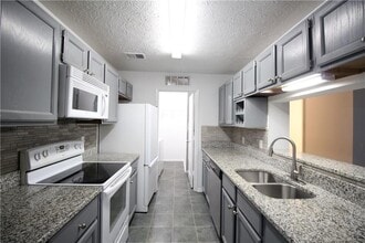 Building Photo - 204 Warm Springs Cir