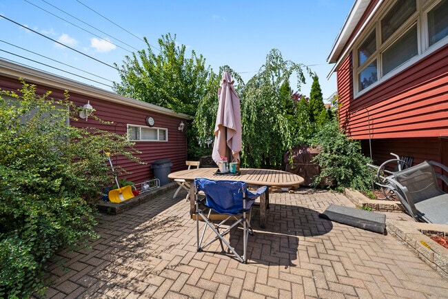 Building Photo - 7901 W Elmgrove Dr