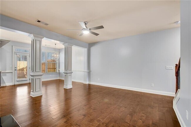 Building Photo - 2242 Knoxhill View