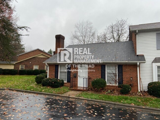 Building Photo - Adorable One Story 2 Bed/ 1 Bath Town Home...