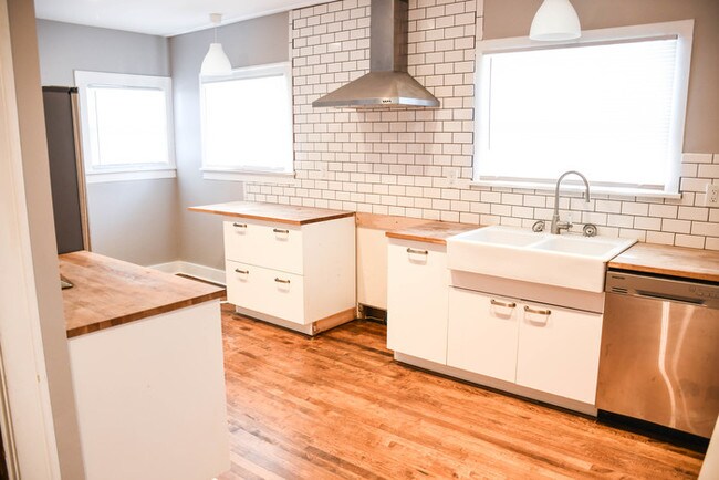 Building Photo - Beautiful Renovated 4 Bed 2 Bath Home