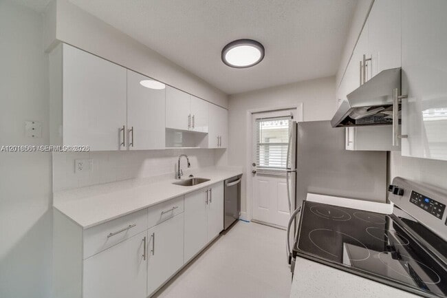 Building Photo - 841 SW 74th Terrace