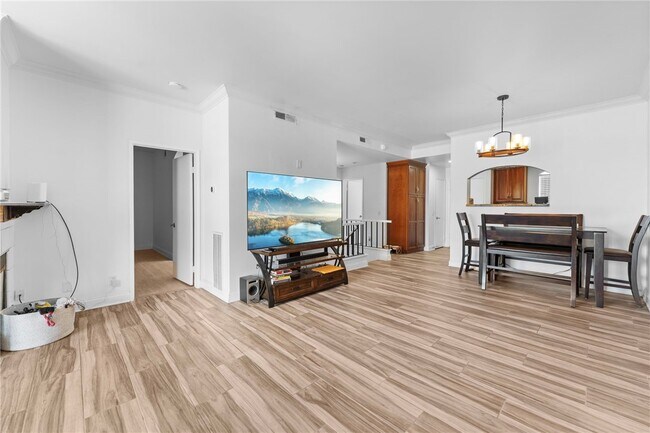 Building Photo - 30902 Club House Dr