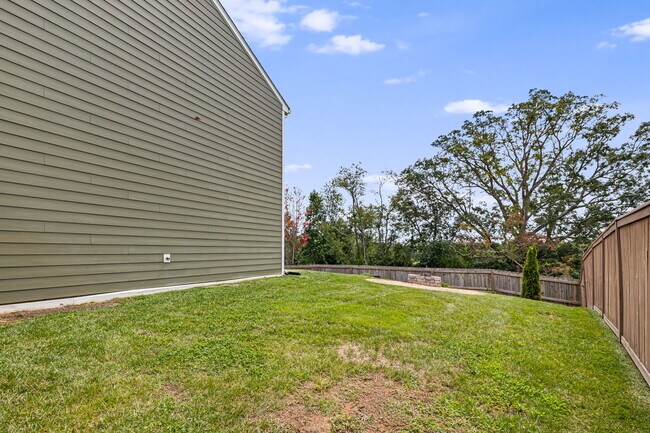 Building Photo - 206 Marathon Ln