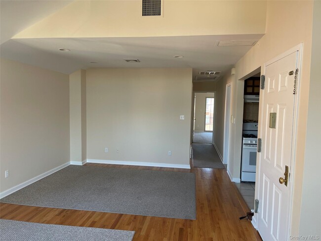 Building Photo - 88-22 70th Rd