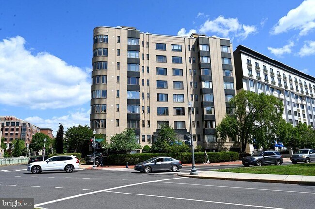 Building Photo - 1 Scott Cir NW