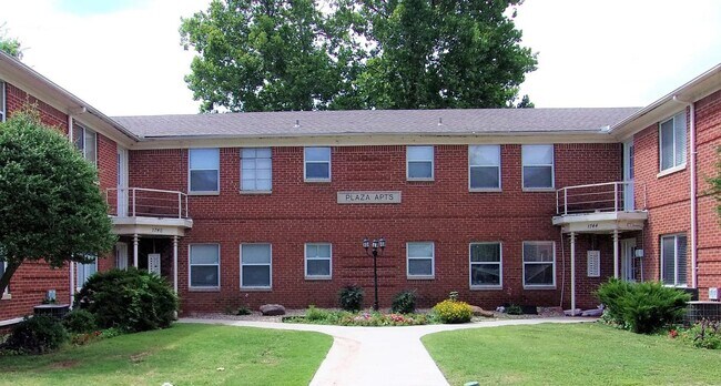 Building Photo - 1-Bedroom, newly remodeled 1-Bath Apartment steps from the Plaza District