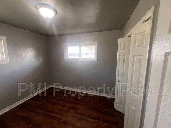 Building Photo - 5650 N 61st St