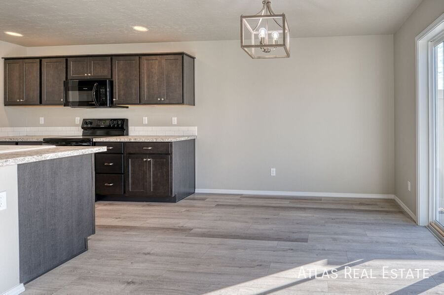 Building Photo - 2711 W Balboa Dr