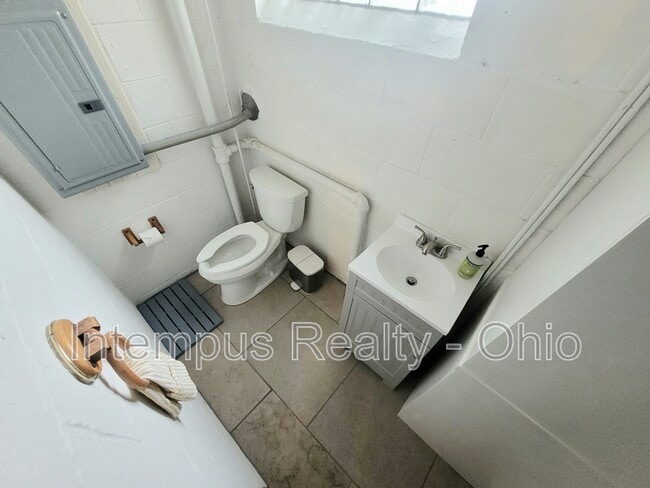 Building Photo - 3128 Ellis Pl