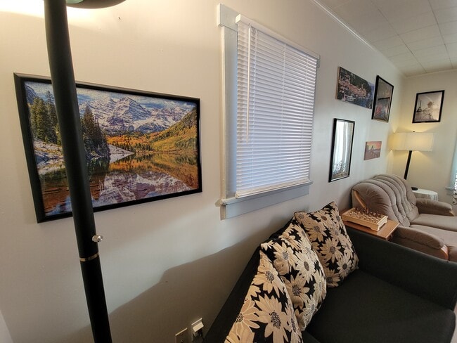 Building Photo - 211-212 W 13th St